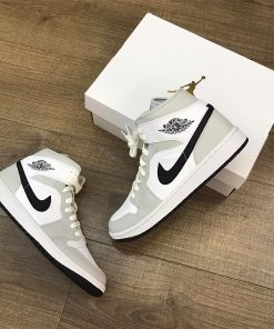 Air Jordan 1 Mid Light Smoke Grey