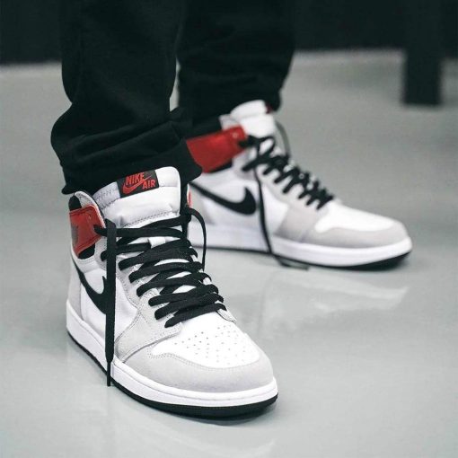 Air Jordan 1 Retro High OG ‘Smoke Grey’