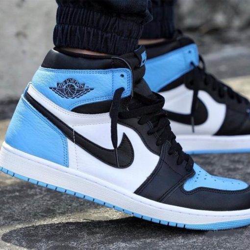 Air Jordan 1 Retro High OG “UNC Toe”