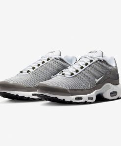 Air Max Plus SE – Flat Pewter/Photon Dust/Black/White