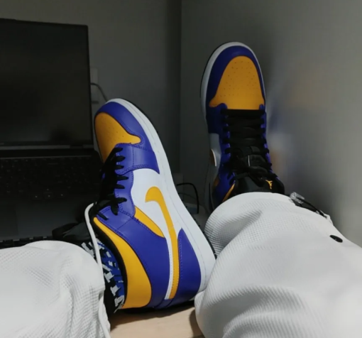 Air Jordan 1 Mid Lakers