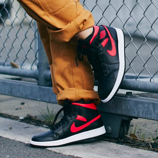 Air Jordan 1 Wmns Mid ‘Siren Red’