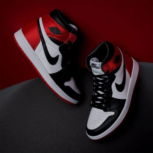 Air Jordan 1 Retro High ‘Satin Black Toe’