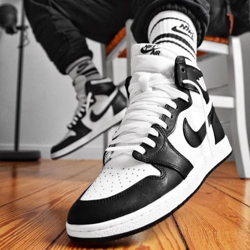 Air Jordan 1 Retro High Black White