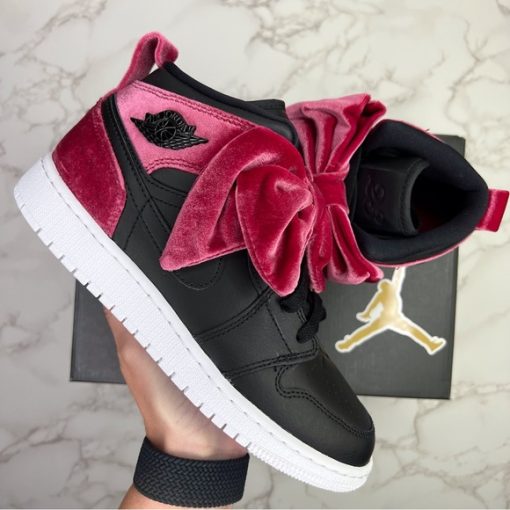 Air Jordan 1 Mid Bow