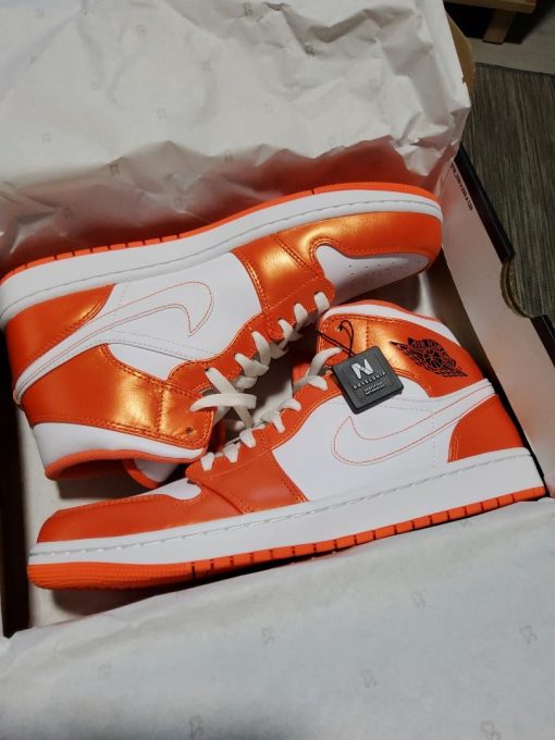 Air Jordan 1 Mid SE ‘Electro Orange’